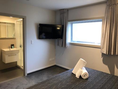 Postel nebo postele na pokoji v ubytování Autoline Motel Queenstown