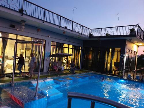 Bazén v ubytování Chef Nirvana Spa Pool Villa nebo v jeho okolí