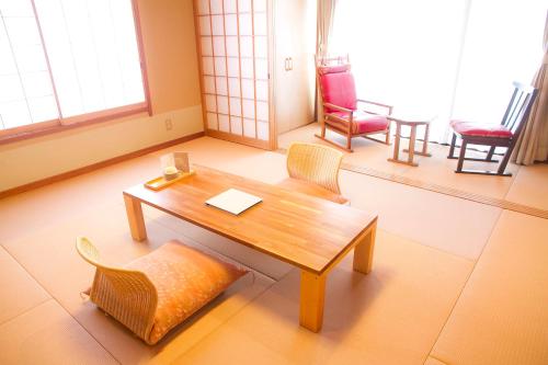 Khu vực ghế ngồi tại Yugawara Retreat Goen no Mori