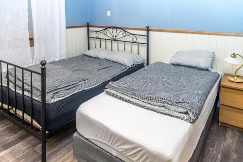 Postel nebo postele na pokoji v ubytování Navarsetevegen 52