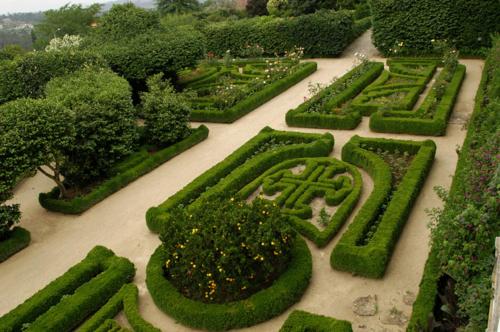 an aerial view of a garden with hedges and trees at Parador Casa Da Insua in Penalva do Castelo