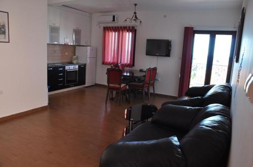 Una cocina o cocineta en Apartments Villa Luka