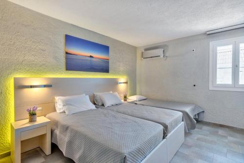 Postel nebo postele na pokoji v ubytování Halaris Rooms
