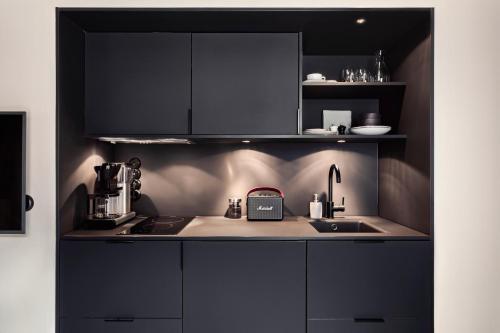 Blique by Nobis, Stockholm, a Member of Design Hotels™にあるキッチンまたは簡易キッチン
