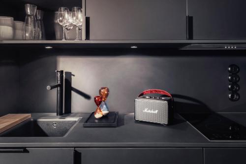 Blique by Nobis, Stockholm, a Member of Design Hotels™にあるキッチンまたは簡易キッチン