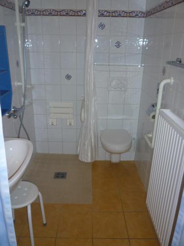 Koupelna v ubytování Hotel Aloisia, Hotel Garni