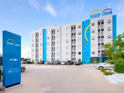 a building with a hogan sign in front of it at HOP INN Rayong Sukhumvit Road in Rayong
