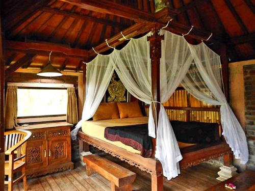 Кровать или кровати в номере Tegal Jero Homestay