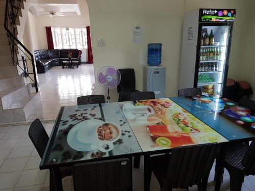 Dapur atau dapur kecil di OMG Guesthouse Apartment for 6