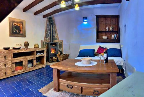 Casa Mandarina centro de Cómpeta con chimenea y terraza con vistas By AndaraHolidays