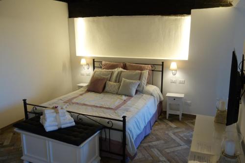 Ένα ή περισσότερα κρεβάτια σε δωμάτιο στο Holiday Homes - mini spa - Nemi (Roma)