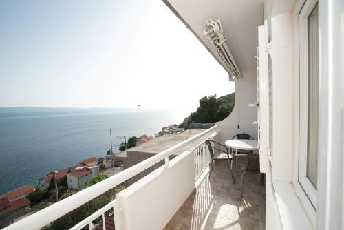 a balcony with a view of the water at Apartments Drago Kovačić in Omiš