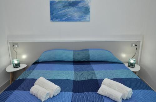 Postel nebo postele na pokoji v ubytování A Due Passi Dal Mare