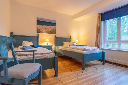 Ένα ή περισσότερα κρεβάτια σε δωμάτιο στο Kurmittelcentrum Zingst