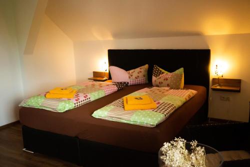 two beds sitting next to each other in a room at Vila Belaggio in Plattling