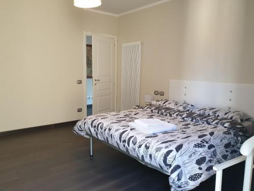 a bedroom with a bed with a black and white comforter at B&B Le Mura in Grosseto