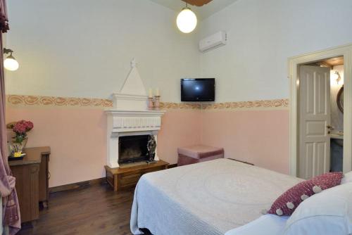 a bedroom with a bed and a fireplace at Archontiko Naoumidi in Portariá