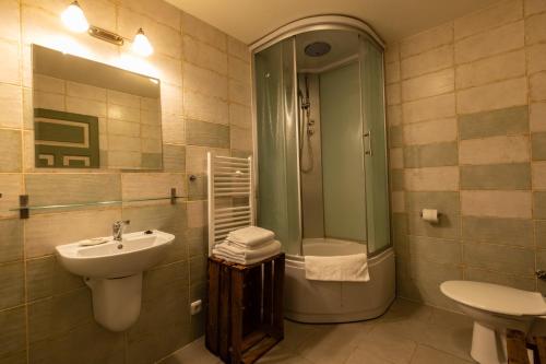 Koupelna v ubytování Penzion Dvůr Krasíkov