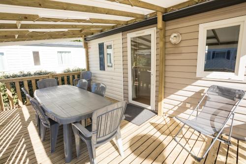 Photo de la galerie de l'établissement Mobil-home Clim, TV, LV Camping Vic-la-Gardiole 4 étoiles - MH-A003, à Vic-la-Gardiole