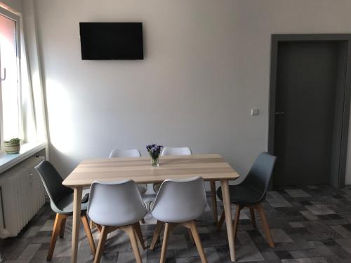 Телевизор и/или развлекательный центр в Apartmán Havlíčkova