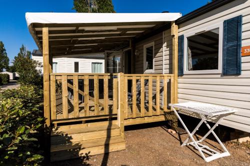 Photo de la galerie de l'établissement Mobil-home Clim, TV, LV Camping Vic-la-Gardiole 4 étoiles - MH-A003, à Vic-la-Gardiole