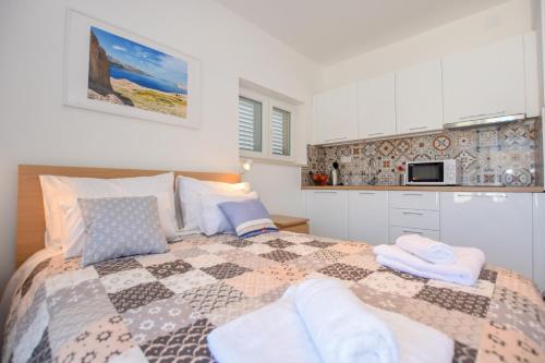 Katil atau katil-katil dalam bilik di Villa Magena - Modern Apartments in Pag Center