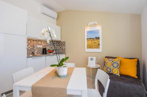 Ruang duduk di Villa Magena - Modern Apartments in Pag Center