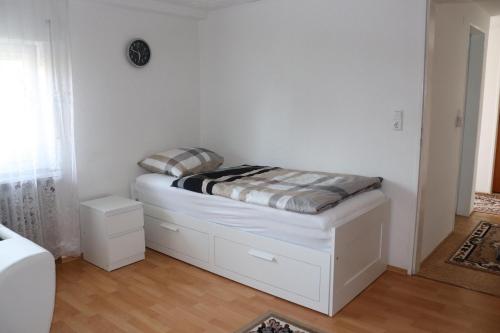 a small bed in a room with white walls at Ferien- und Monteurwohnung Julia in Mörlenbach