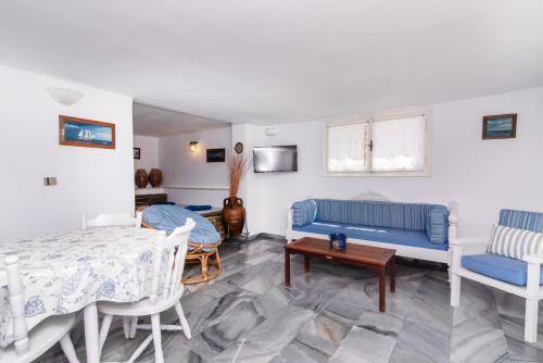 Afbeelding uit fotogalerij van Albatross Holiday Apartments in Agios Sostis