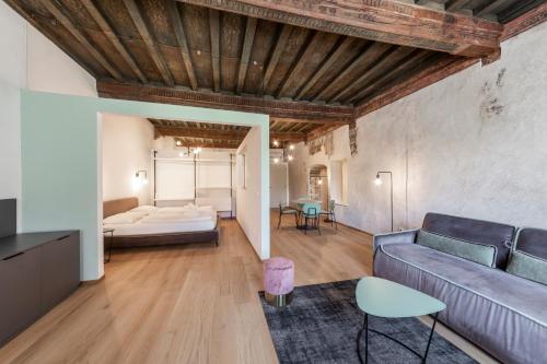 A bed or beds in a room at Stay COOPER l Cooper apartments
