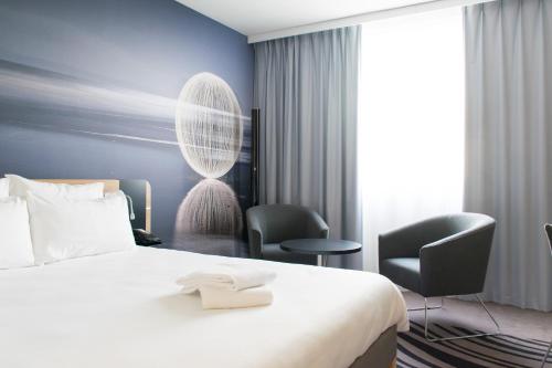 
A bed or beds in a room at Novotel Szczecin Centrum
