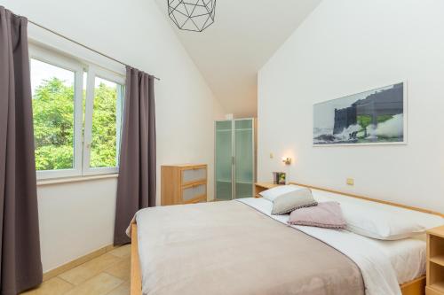 Posteľ alebo postele v izbe v ubytovaní Hedera Estate, Hedera A1