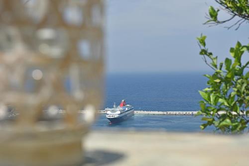 a boat in the ocean with a barge at MARE VISTA in Évdhilos
