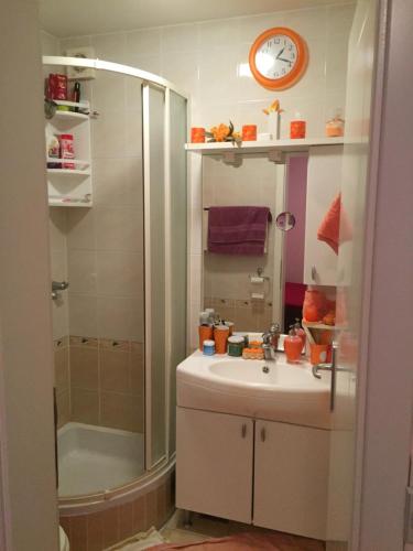 Ένα μπάνιο στο Luxury Apartman Porat