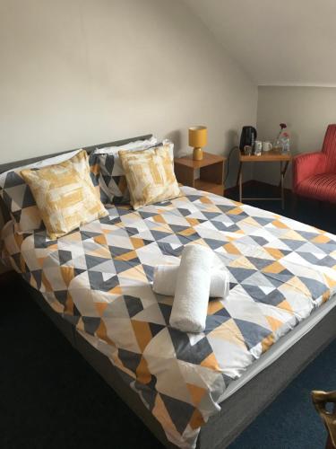 Katil atau katil-katil dalam bilik di Lwr Ormeau Guest House