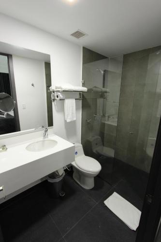 Un baño de Hotel San Fernando Real