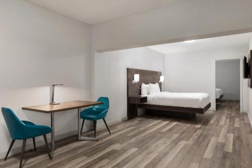 Кровать или кровати в номере Days Inn by Wyndham Saint John