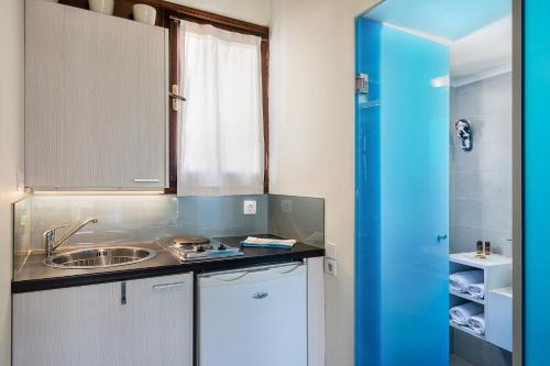Kuchyň nebo kuchyňský kout v ubytování Magia Apartments