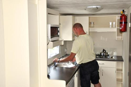 Köök või kööginurk majutusasutuses BM Kattenbos Mobile home 6p