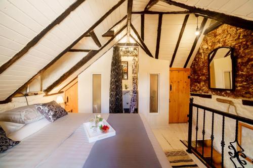 Кровать или кровати в номере Stone house Kala