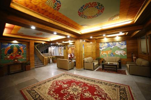 a lobby with a large red rug on the floor at Sikkim Tourist Centre in Pelling