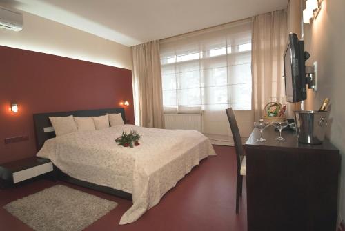 Katil atau katil-katil dalam bilik di Hotel Krystal