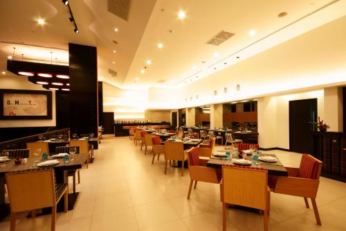 ティーシックス 5 ホテルにあるレストランまたは飲食店
