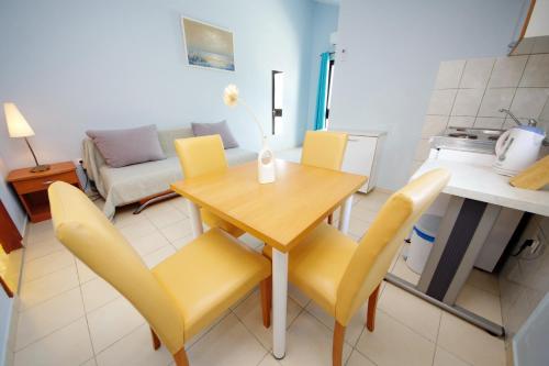 Galeriebild der Unterkunft Apartments Eduard in Vrsi