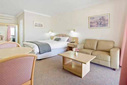 Ένα ή περισσότερα κρεβάτια σε δωμάτιο στο Bega Village Motor Inn