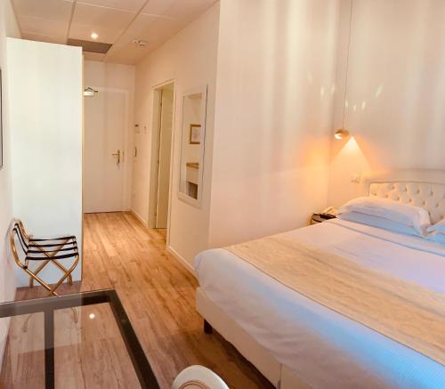 a bedroom with a large bed and a glass floor at Palazzo Otello 1847 Wellness & Spa in Vicenza