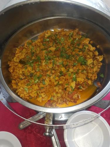 Comida en o cerca de este hotel
