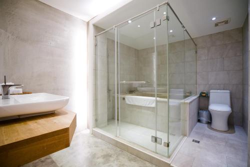a bathroom with a shower and a sink and a toilet at Hotel Shumei Chiayi in Zhongpu