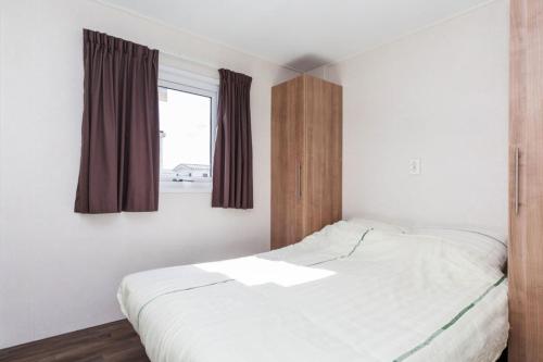 Postel nebo postele na pokoji v ubytování MB Noordiek Chalet