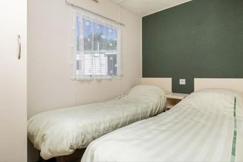 Ένα ή περισσότερα κρεβάτια σε δωμάτιο στο MB Westerschelde Mobile Home
